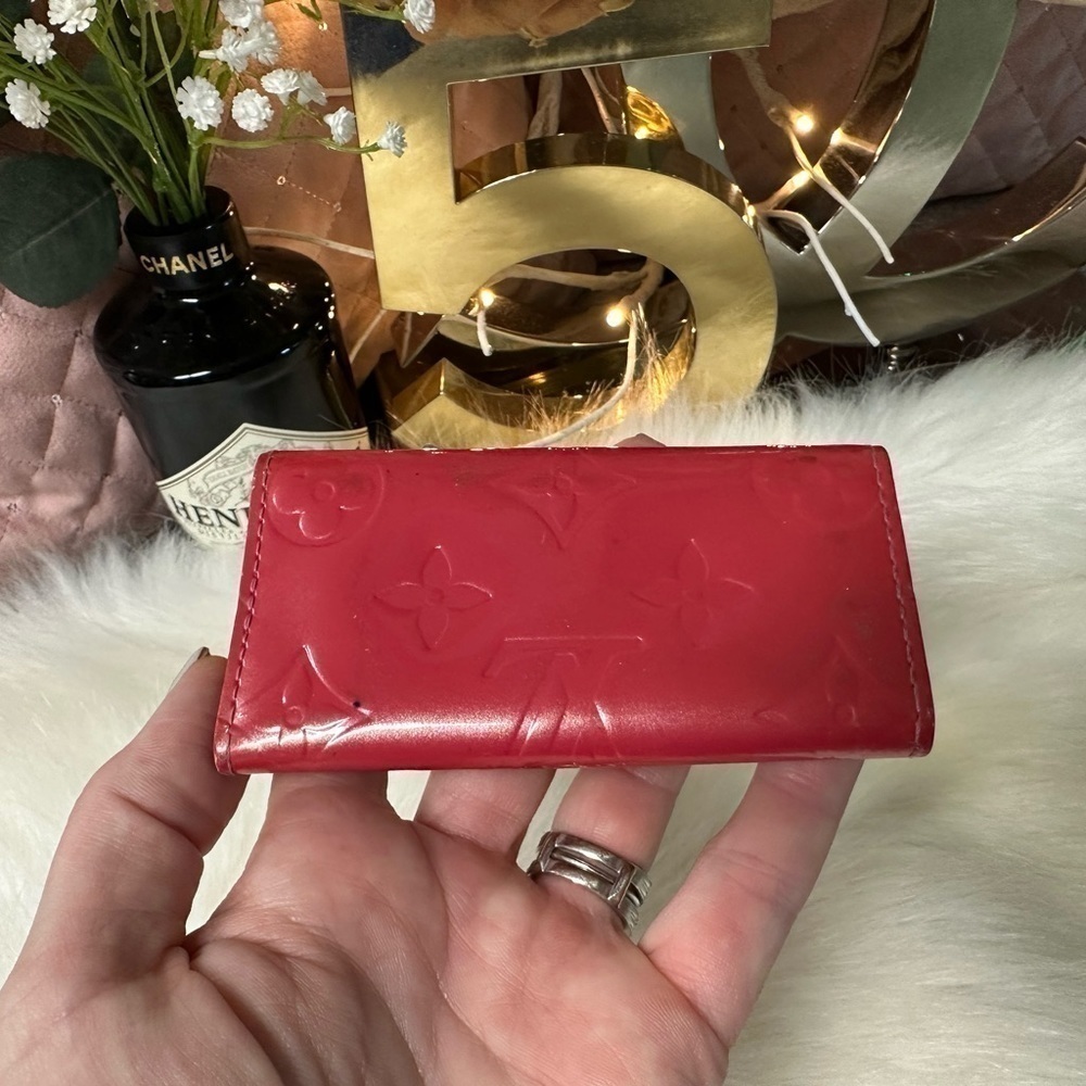 LOUIS VUITTON ROSE POP VERNIS LEATHER 4 RING MULTICLES KEY CASE - Picture 3 of 10